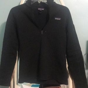 Patagonia women’s 1/4 zip up fleece